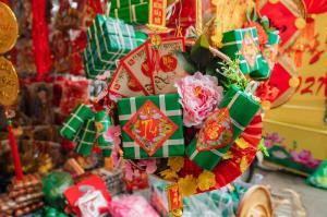 金融与商务服务机构如何提升客户信任度？信息流广告助力专业知识输出与精准服务匹配