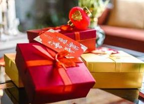 鲜花与礼品品牌如何常态化日常消费场景？信息流广告传递情感价值与生活仪式感